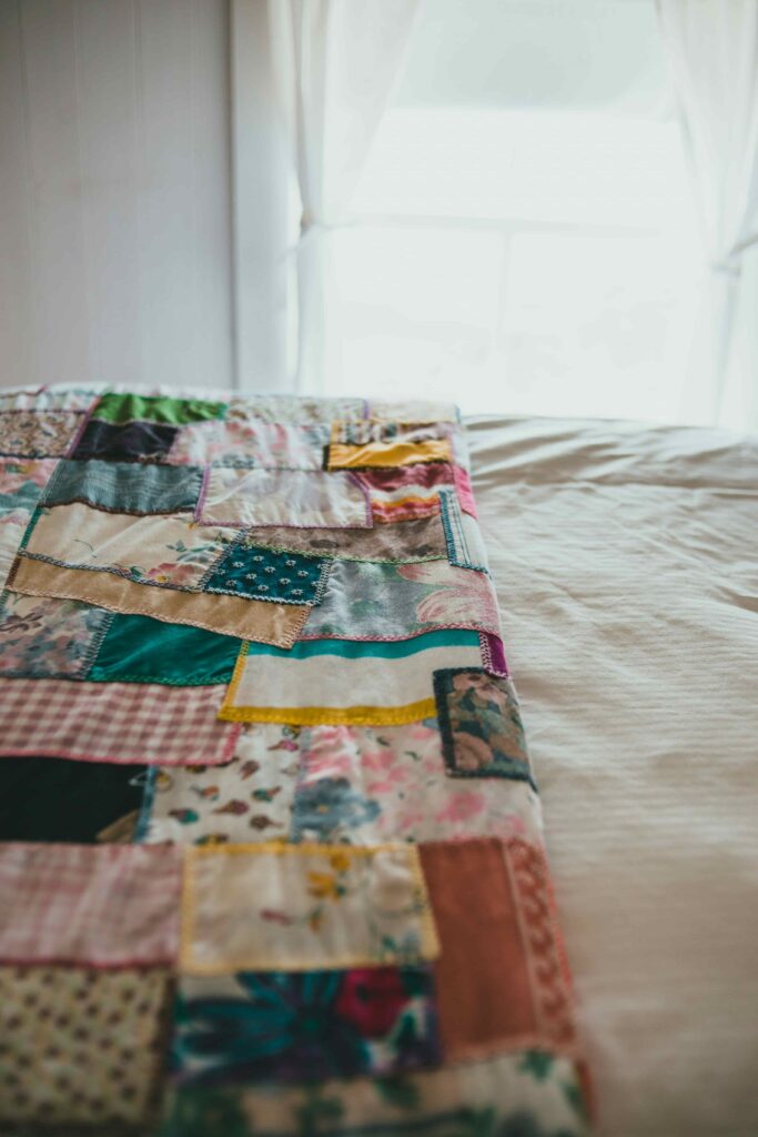 10 Formas creativas y sostenibles de reciclar la ropa de los bebés
