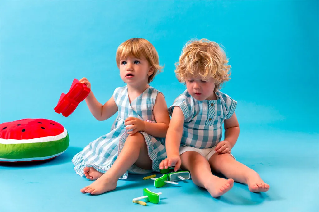 Niños con prendas de Primavera - Verano 26
